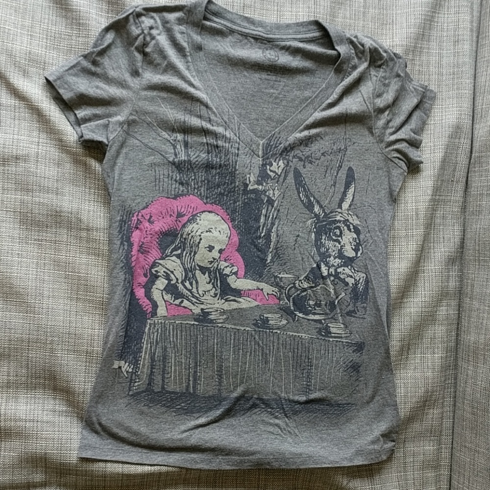 🎉Host Pick🎉 Alice in Wonderland T-shirt